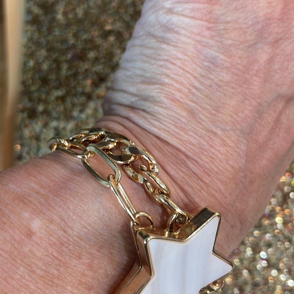 💋🎁White & Gold Bracelet with White Accent and two glorious gold link chains - Picture 4 of 9